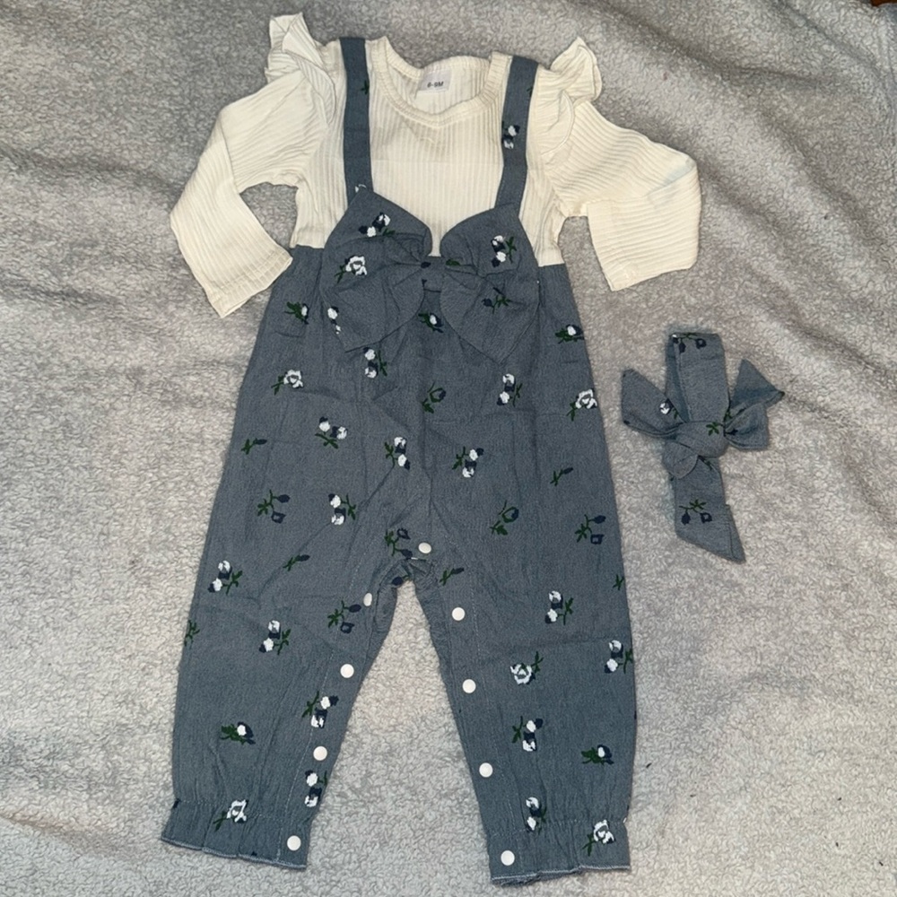Baby bow and outfit set